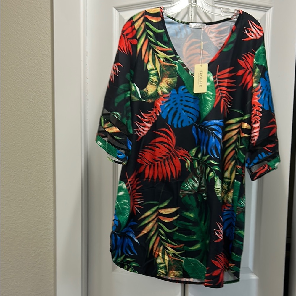 NWT Stylish Women's Tropical Swim Coverup